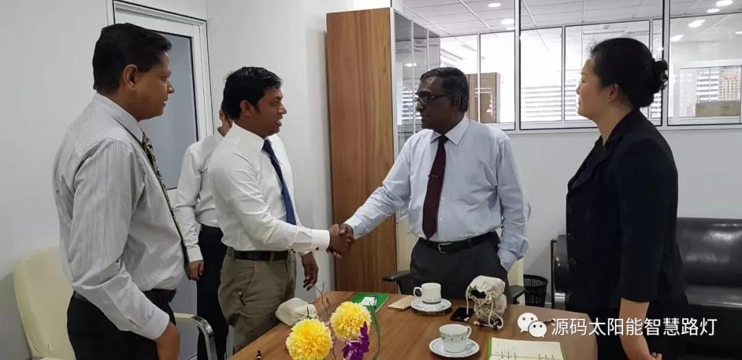 總統、發展局主席齊齊發聲,源碼火遍這個國家