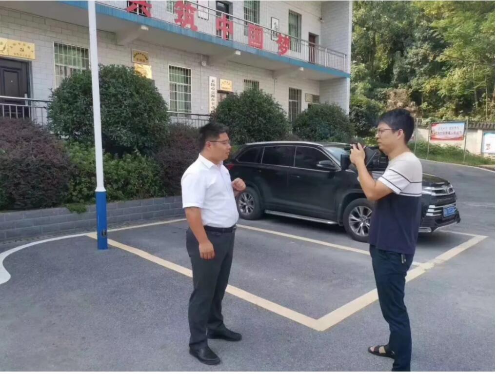 源碼愛心捐贈(zèng)太陽能智慧路燈,照亮亮源鄉(xiāng)精準(zhǔn)扶貧路